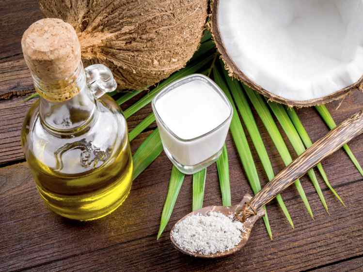 नारियल का तेल coconut oil is beneficial in eczema